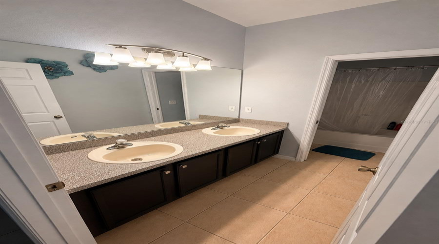 DAVENPORT, Florida 33837, 5 Bedrooms Bedrooms, ,3 BathroomsBathrooms,Residential,For Sale,SIGMUND,0,MFRS5155527