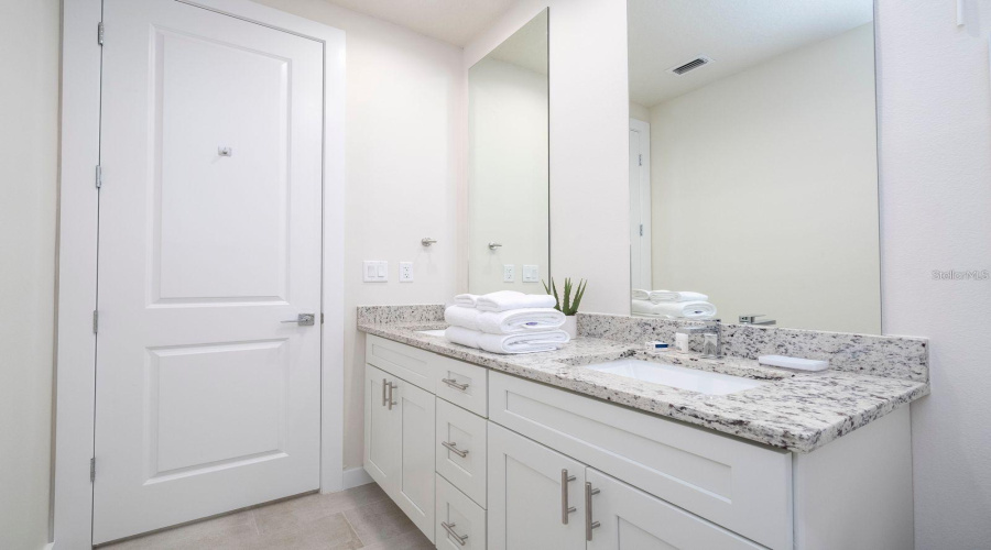 KISSIMMEE, Florida 34747, 5 Bedrooms Bedrooms, ,5 BathroomsBathrooms,Residential,For Sale,SUNFLOWER,0,MFRO6432671