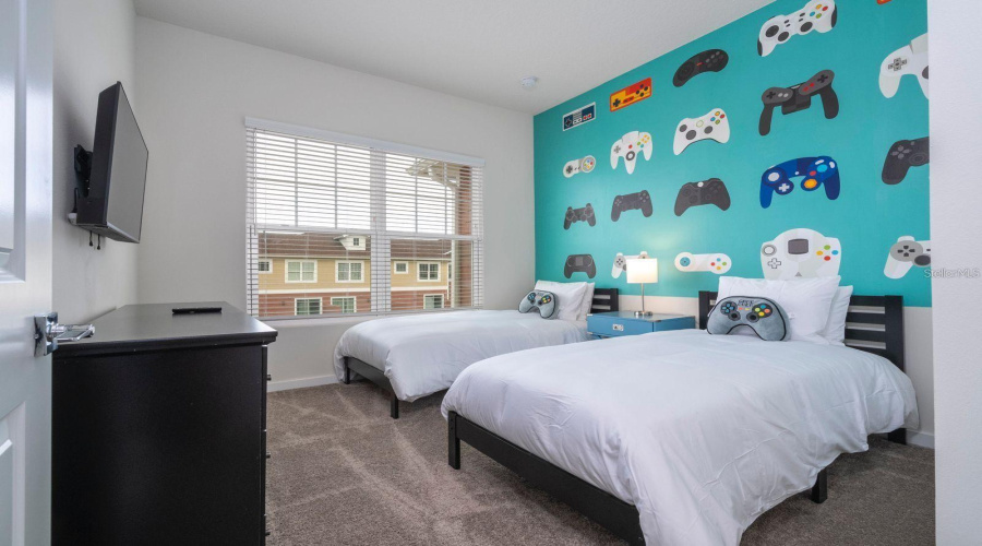 KISSIMMEE, Florida 34747, 5 Bedrooms Bedrooms, ,5 BathroomsBathrooms,Residential,For Sale,SUNFLOWER,0,MFRO6432671
