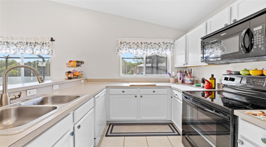 DAVENPORT, Florida 33897, 4 Bedrooms Bedrooms, ,2 BathroomsBathrooms,Residential,For Sale,HILLCREST,0,MFRO6407857