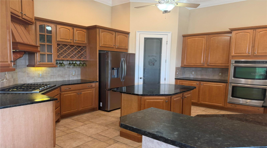 KISSIMMEE, Florida 34746, 5 Bedrooms Bedrooms, ,4 BathroomsBathrooms,Residential,For Sale,BUNKER VIEW,0,MFRO6433662