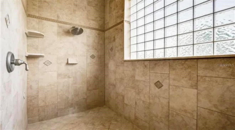 KISSIMMEE, Florida 34746, 5 Bedrooms Bedrooms, ,4 BathroomsBathrooms,Residential,For Sale,BUNKER VIEW,0,MFRO6433662