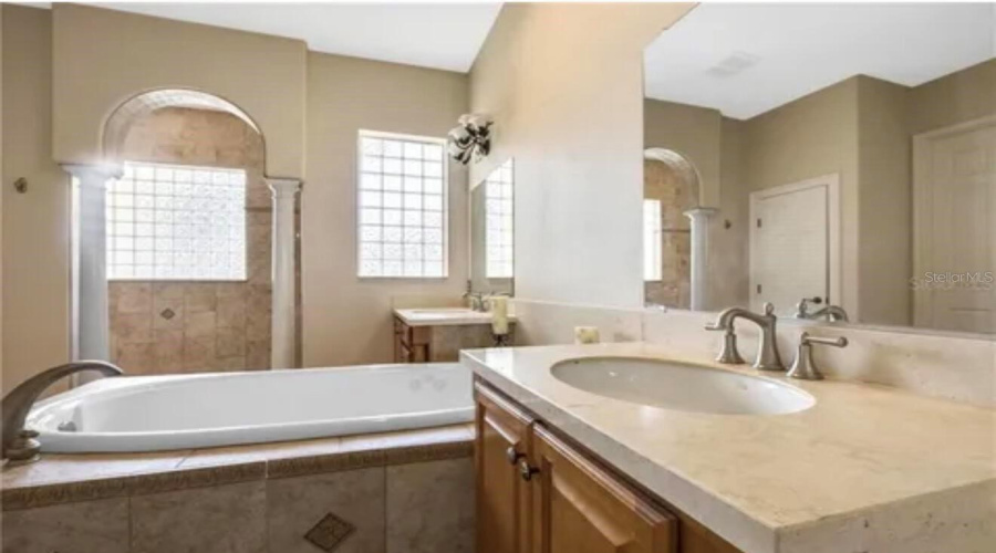 KISSIMMEE, Florida 34746, 5 Bedrooms Bedrooms, ,4 BathroomsBathrooms,Residential,For Sale,BUNKER VIEW,0,MFRO6433662