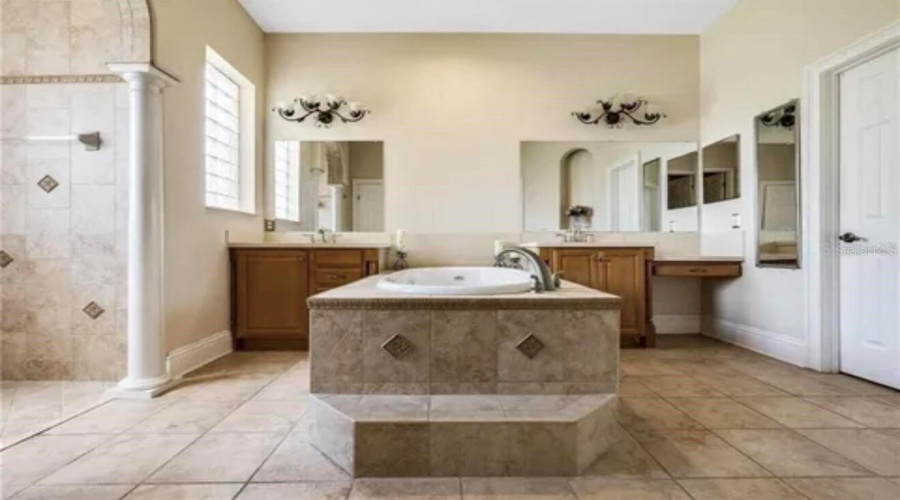 KISSIMMEE, Florida 34746, 5 Bedrooms Bedrooms, ,4 BathroomsBathrooms,Residential,For Sale,BUNKER VIEW,0,MFRO6433662