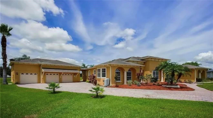 KISSIMMEE, Florida 34746, 5 Bedrooms Bedrooms, ,4 BathroomsBathrooms,Residential,For Sale,BUNKER VIEW,0,MFRO6433662