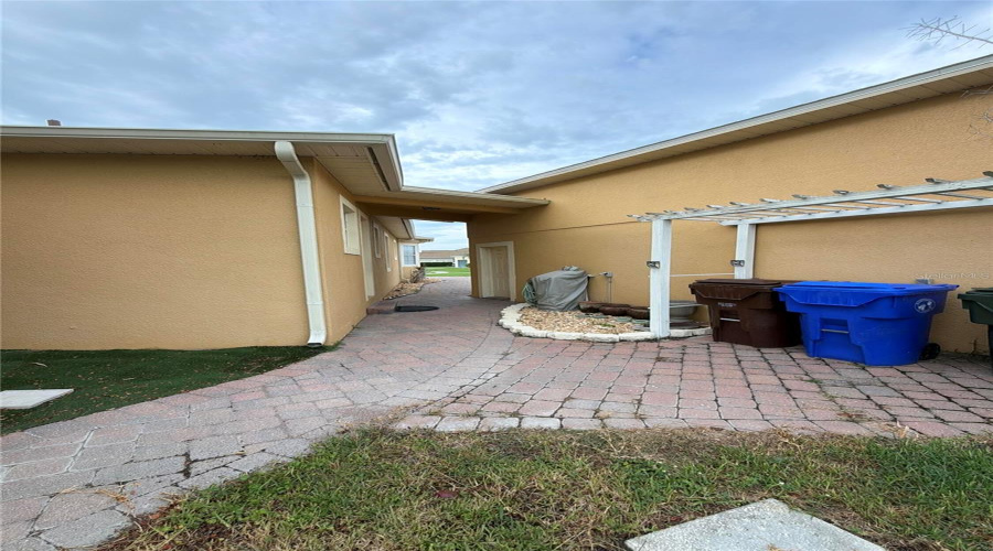 KISSIMMEE, Florida 34746, 5 Bedrooms Bedrooms, ,4 BathroomsBathrooms,Residential,For Sale,BUNKER VIEW,0,MFRO6433662