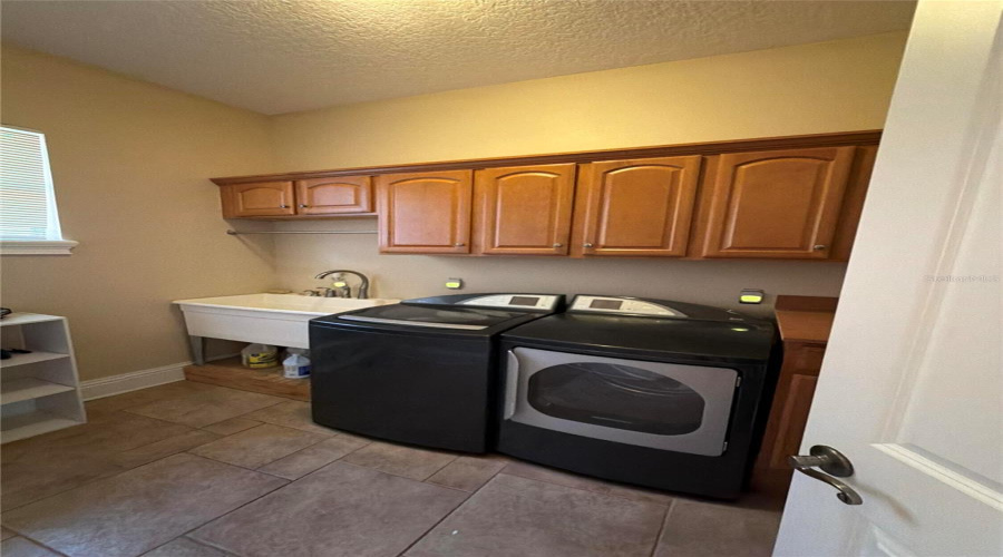 KISSIMMEE, Florida 34746, 5 Bedrooms Bedrooms, ,4 BathroomsBathrooms,Residential,For Sale,BUNKER VIEW,0,MFRO6433662