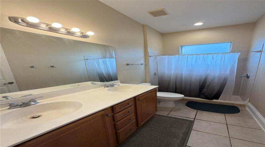 KISSIMMEE, Florida 34746, 5 Bedrooms Bedrooms, ,4 BathroomsBathrooms,Residential,For Sale,BUNKER VIEW,0,MFRO6433662