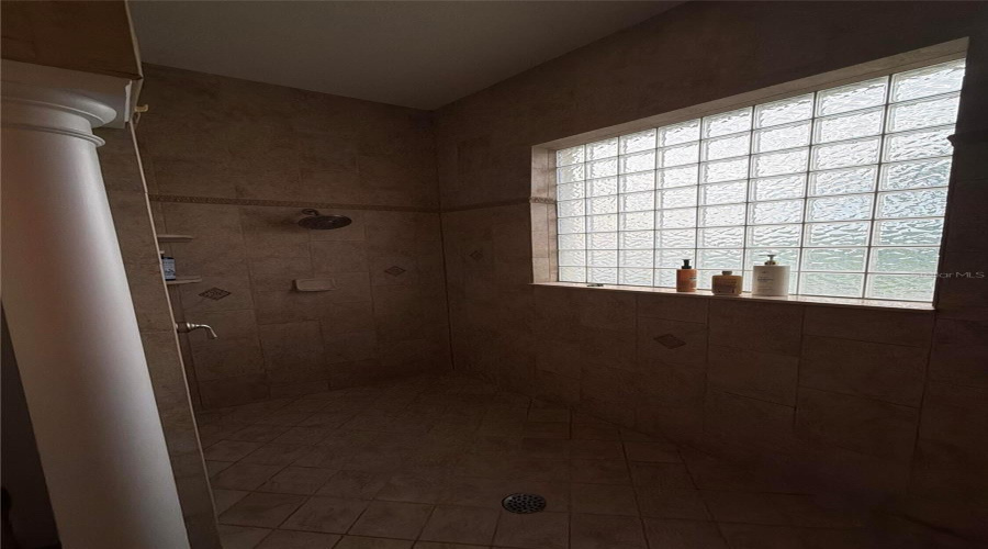 KISSIMMEE, Florida 34746, 5 Bedrooms Bedrooms, ,4 BathroomsBathrooms,Residential,For Sale,BUNKER VIEW,0,MFRO6433662