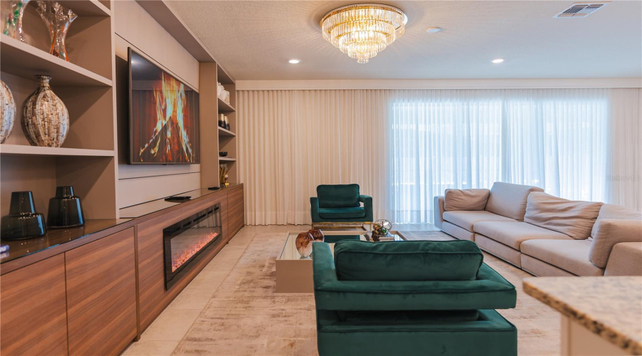 DAVENPORT, Florida 33897, 8 Bedrooms Bedrooms, ,6 BathroomsBathrooms,Residential,For Sale,LELANI,0,MFRO6431292