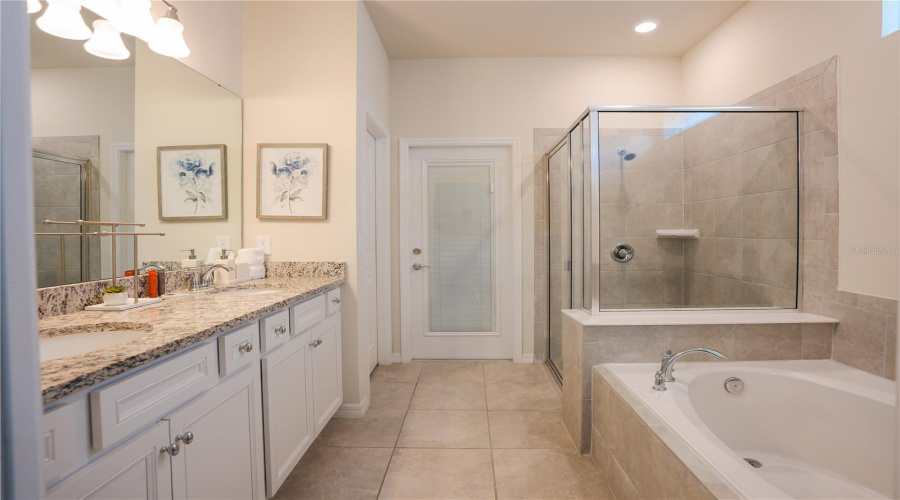 DAVENPORT, Florida 33897, 8 Bedrooms Bedrooms, ,6 BathroomsBathrooms,Residential,For Sale,LELANI,0,MFRO6431292