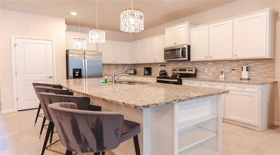 DAVENPORT, Florida 33897, 8 Bedrooms Bedrooms, ,6 BathroomsBathrooms,Residential,For Sale,LELANI,0,MFRO6431292