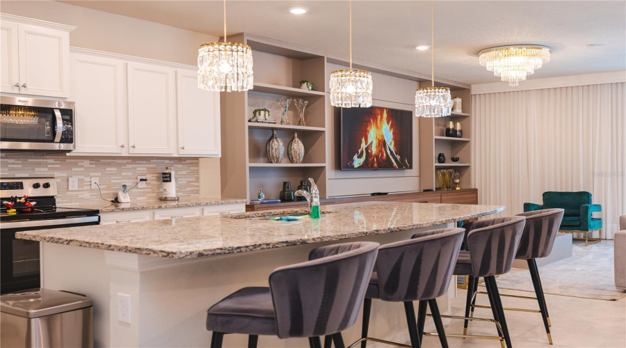 DAVENPORT, Florida 33897, 8 Bedrooms Bedrooms, ,6 BathroomsBathrooms,Residential,For Sale,LELANI,0,MFRO6431292