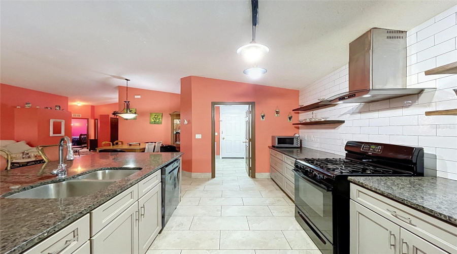 DAVENPORT, Florida 33837, 3 Bedrooms Bedrooms, ,2 BathroomsBathrooms,Residential,For Sale,HEATHER HILL,0,MFRP4939595