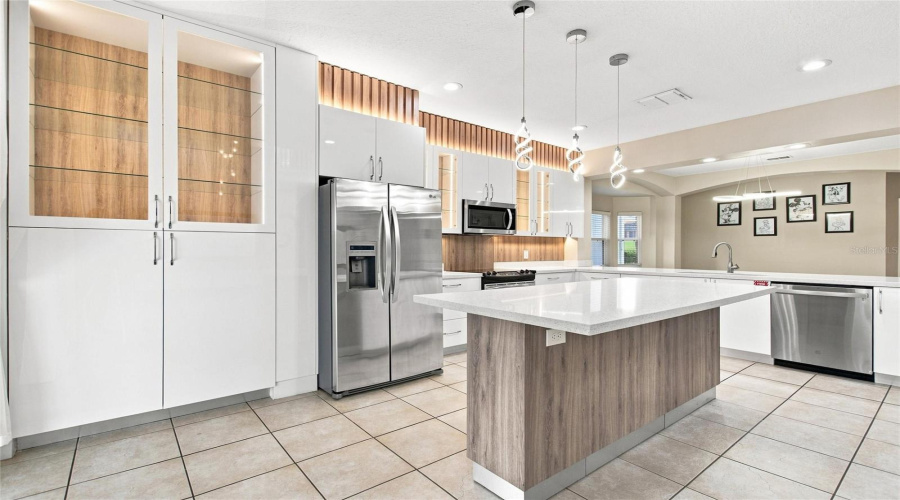 KISSIMMEE, Florida 34747, 7 Bedrooms Bedrooms, ,5 BathroomsBathrooms,Residential,For Sale,LA ISLA,0,MFRO6431583