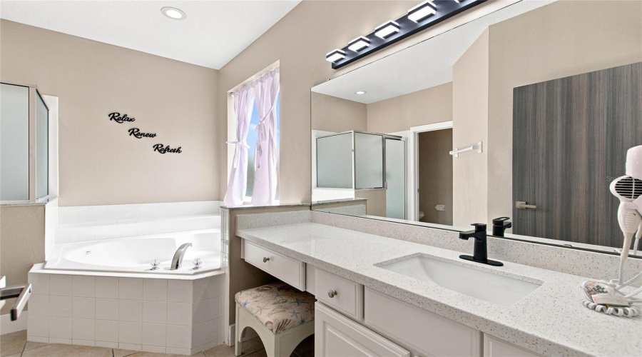 KISSIMMEE, Florida 34747, 7 Bedrooms Bedrooms, ,5 BathroomsBathrooms,Residential,For Sale,LA ISLA,0,MFRO6431583