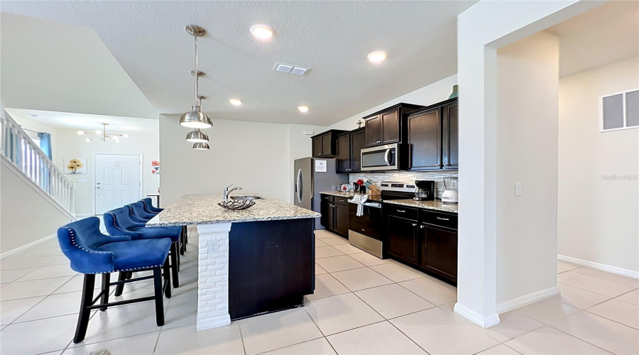 DAVENPORT, Florida 33897, 7 Bedrooms Bedrooms, ,5 BathroomsBathrooms,Residential,For Sale,LANA,0,MFRO6433860