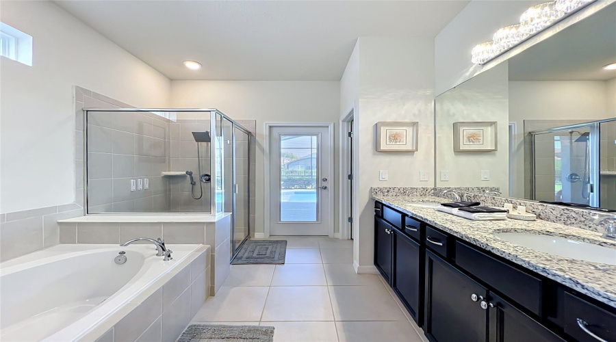 DAVENPORT, Florida 33897, 7 Bedrooms Bedrooms, ,5 BathroomsBathrooms,Residential,For Sale,LANA,0,MFRO6433860