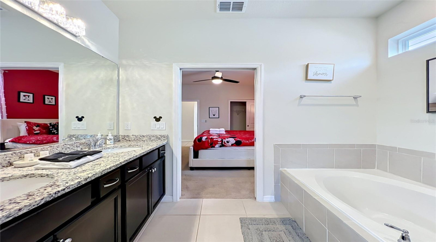 DAVENPORT, Florida 33897, 7 Bedrooms Bedrooms, ,5 BathroomsBathrooms,Residential,For Sale,LANA,0,MFRO6433860