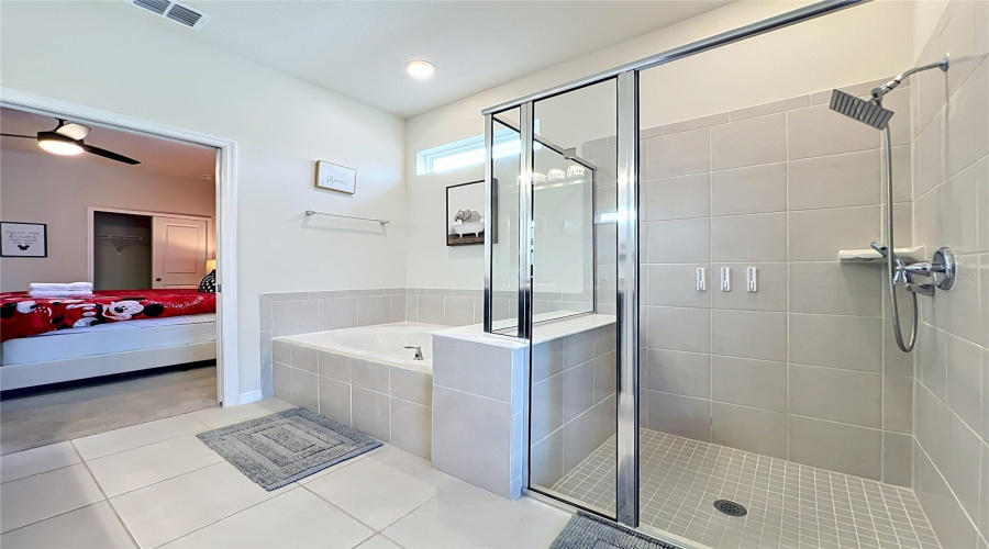 DAVENPORT, Florida 33897, 7 Bedrooms Bedrooms, ,5 BathroomsBathrooms,Residential,For Sale,LANA,0,MFRO6433860
