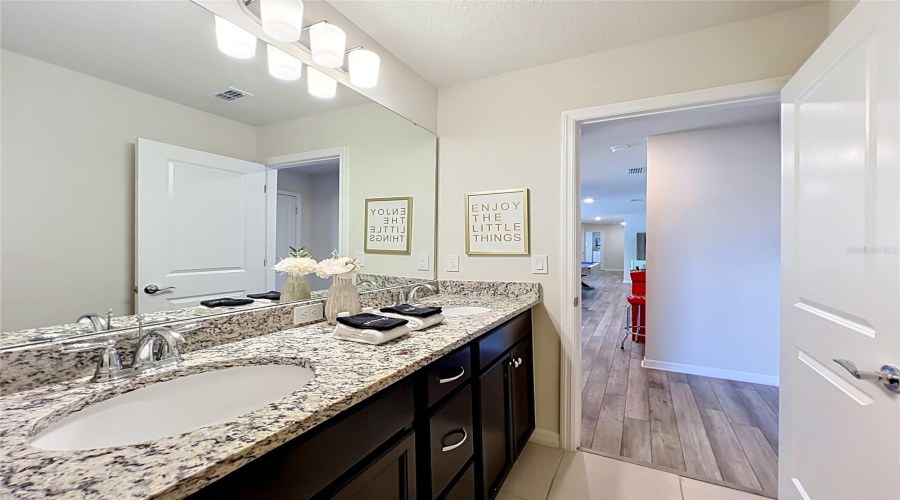 DAVENPORT, Florida 33897, 7 Bedrooms Bedrooms, ,5 BathroomsBathrooms,Residential,For Sale,LANA,0,MFRO6433860