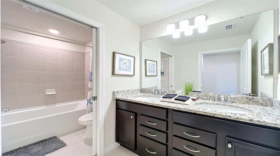 DAVENPORT, Florida 33897, 7 Bedrooms Bedrooms, ,5 BathroomsBathrooms,Residential,For Sale,LANA,0,MFRO6433860