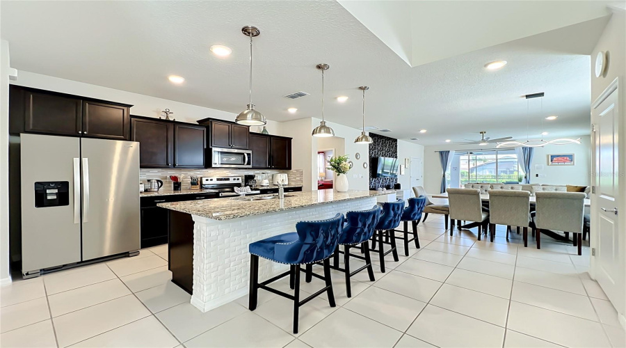 DAVENPORT, Florida 33897, 7 Bedrooms Bedrooms, ,5 BathroomsBathrooms,Residential,For Sale,LANA,0,MFRO6433860