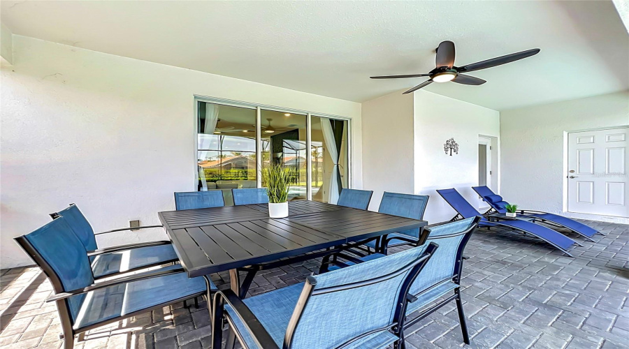 DAVENPORT, Florida 33897, 7 Bedrooms Bedrooms, ,5 BathroomsBathrooms,Residential,For Sale,LANA,0,MFRO6433860
