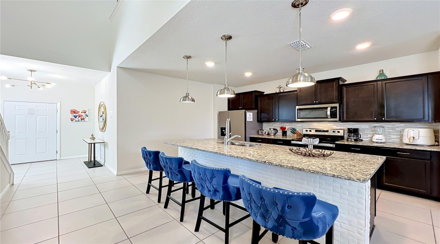 DAVENPORT, Florida 33897, 7 Bedrooms Bedrooms, ,5 BathroomsBathrooms,Residential,For Sale,LANA,0,MFRO6433860