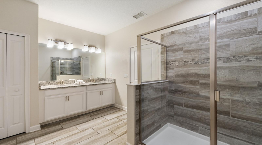 DAVENPORT, Florida 33896, 8 Bedrooms Bedrooms, ,5 BathroomsBathrooms,Residential,For Sale,HAZARD,0,MFRO6432068