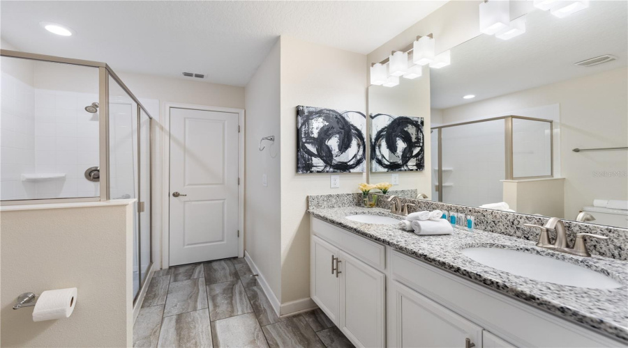 DAVENPORT, Florida 33896, 8 Bedrooms Bedrooms, ,5 BathroomsBathrooms,Residential,For Sale,HAZARD,0,MFRO6432068