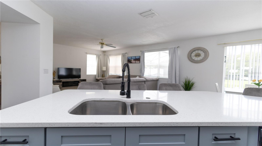 DAVENPORT, Florida 33897, 4 Bedrooms Bedrooms, ,3 BathroomsBathrooms,Residential,For Sale,KETTERING,0,MFRTB8538008