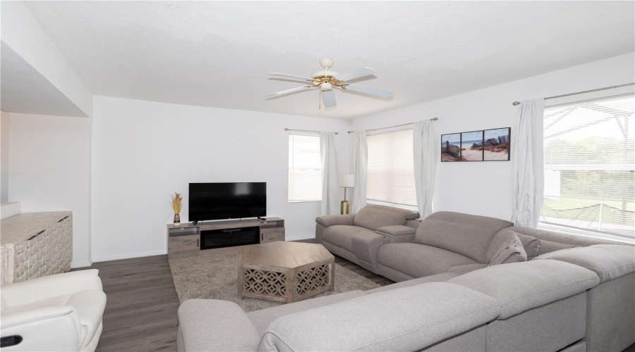 DAVENPORT, Florida 33897, 4 Bedrooms Bedrooms, ,3 BathroomsBathrooms,Residential,For Sale,KETTERING,0,MFRTB8538008