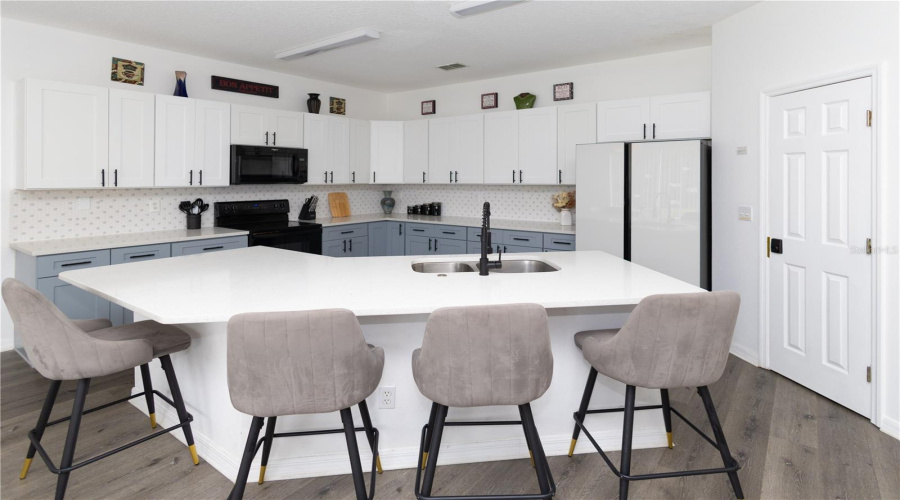 DAVENPORT, Florida 33897, 4 Bedrooms Bedrooms, ,3 BathroomsBathrooms,Residential,For Sale,KETTERING,0,MFRTB8538008