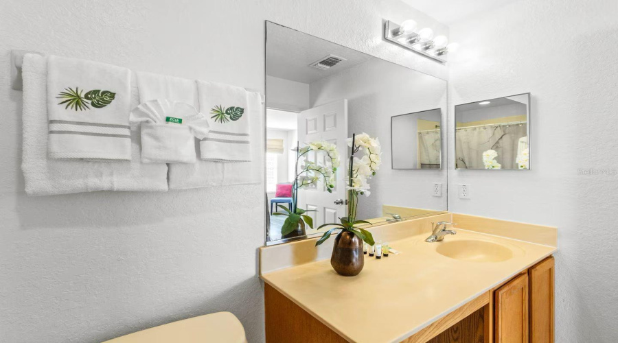 KISSIMMEE, Florida 34746, 4 Bedrooms Bedrooms, ,3 BathroomsBathrooms,Residential,For Sale,CAMARO,0,MFRO6434044