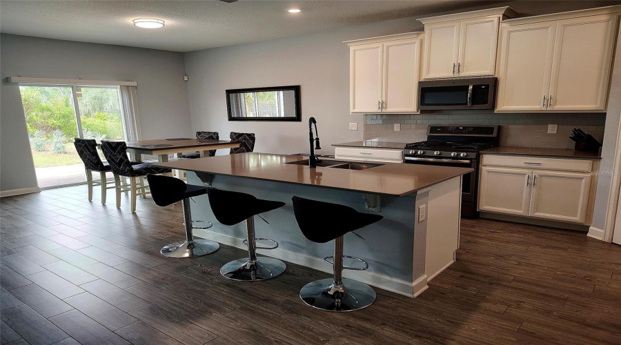 DAVENPORT, Florida 33837, 4 Bedrooms Bedrooms, ,2 BathroomsBathrooms,Residential,For Sale,OAK BLUFF,0,MFRO6409756
