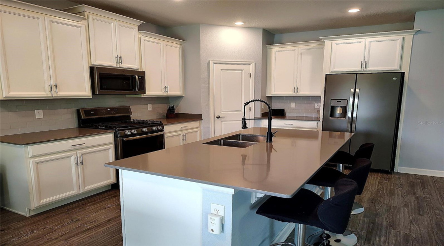 DAVENPORT, Florida 33837, 4 Bedrooms Bedrooms, ,2 BathroomsBathrooms,Residential,For Sale,OAK BLUFF,0,MFRO6409756