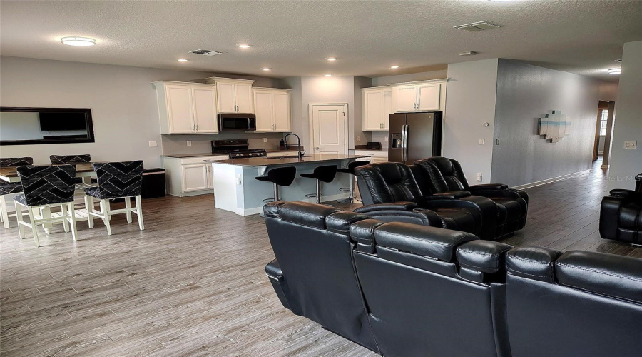 DAVENPORT, Florida 33837, 4 Bedrooms Bedrooms, ,2 BathroomsBathrooms,Residential,For Sale,OAK BLUFF,0,MFRO6409756
