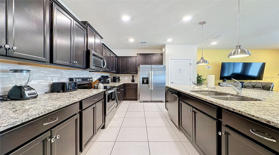 DAVENPORT, Florida 33897, 5 Bedrooms Bedrooms, ,4 BathroomsBathrooms,Residential,For Sale,JETTY,0,MFRS5153203