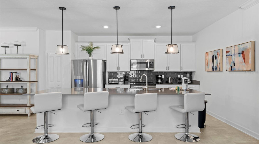 DAVENPORT, Florida 33896, 4 Bedrooms Bedrooms, ,3 BathroomsBathrooms,Residential,For Sale,KINGSBARN,0,MFRO6434200