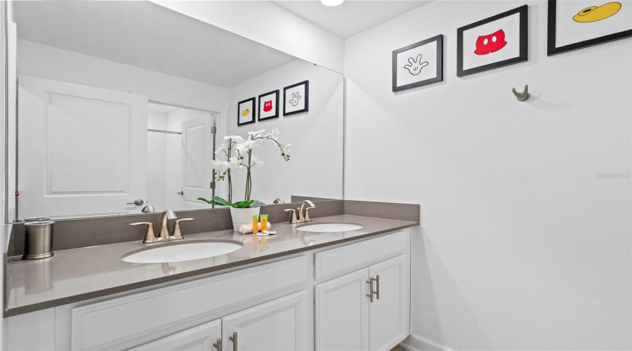 DAVENPORT, Florida 33896, 4 Bedrooms Bedrooms, ,3 BathroomsBathrooms,Residential,For Sale,KINGSBARN,0,MFRO6434200