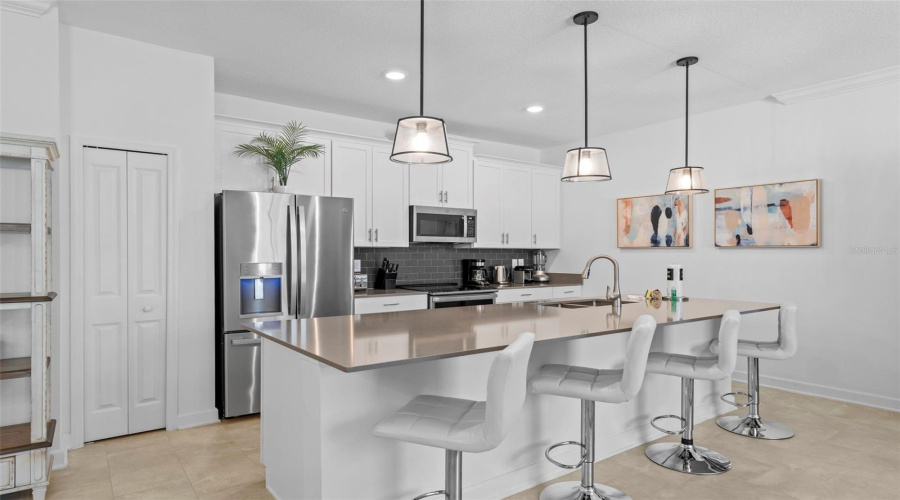 DAVENPORT, Florida 33896, 4 Bedrooms Bedrooms, ,3 BathroomsBathrooms,Residential,For Sale,KINGSBARN,0,MFRO6434200