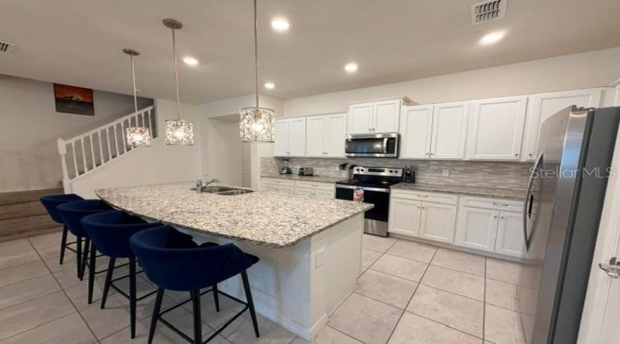 DAVENPORT, Florida 33897, 3 Bedrooms Bedrooms, ,4 BathroomsBathrooms,Residential,For Sale,JETTY,0,MFRO6434138