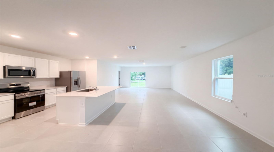 DAVENPORT, Florida 33837, 5 Bedrooms Bedrooms, ,2 BathroomsBathrooms,Residential,For Sale,MEADOW WALK,0,MFRO6434245
