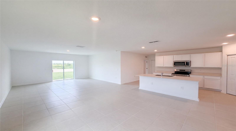 DAVENPORT, Florida 33837, 6 Bedrooms Bedrooms, ,3 BathroomsBathrooms,Residential,For Sale,RIVER BEACON,0,MFRO6434240