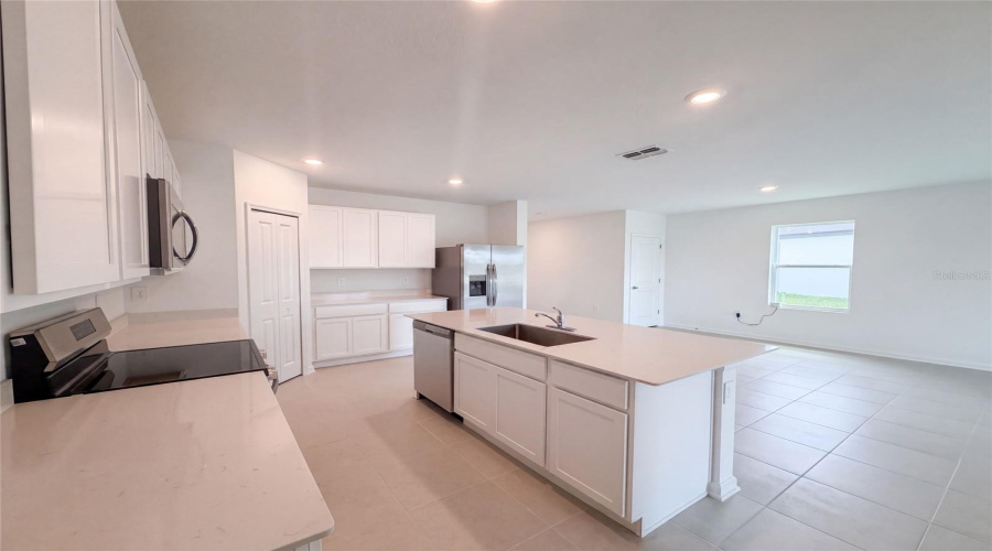 DAVENPORT, Florida 33837, 6 Bedrooms Bedrooms, ,3 BathroomsBathrooms,Residential,For Sale,RIVER BEACON,0,MFRO6434240
