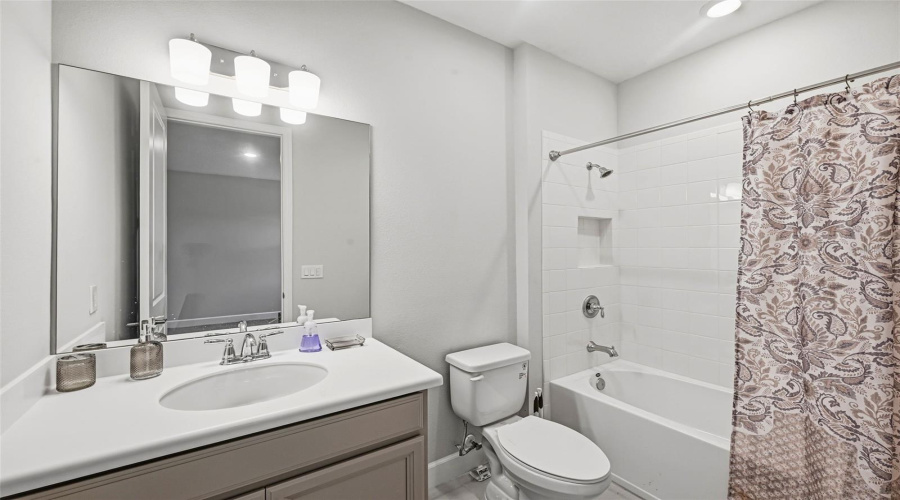 KISSIMMEE, Florida 34746, 4 Bedrooms Bedrooms, ,3 BathroomsBathrooms,Residential,For Sale,AGOSTINO,0,MFRS5155606