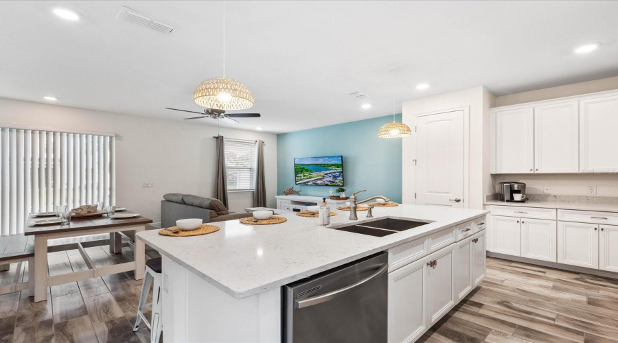 KISSIMMEE, Florida 34747, 4 Bedrooms Bedrooms, ,3 BathroomsBathrooms,Residential,For Sale,SURF,0,MFRO6434314