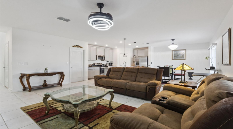 DAVENPORT, Florida 33837, 4 Bedrooms Bedrooms, ,2 BathroomsBathrooms,Residential,For Sale,LOCH,0,MFRS5155811