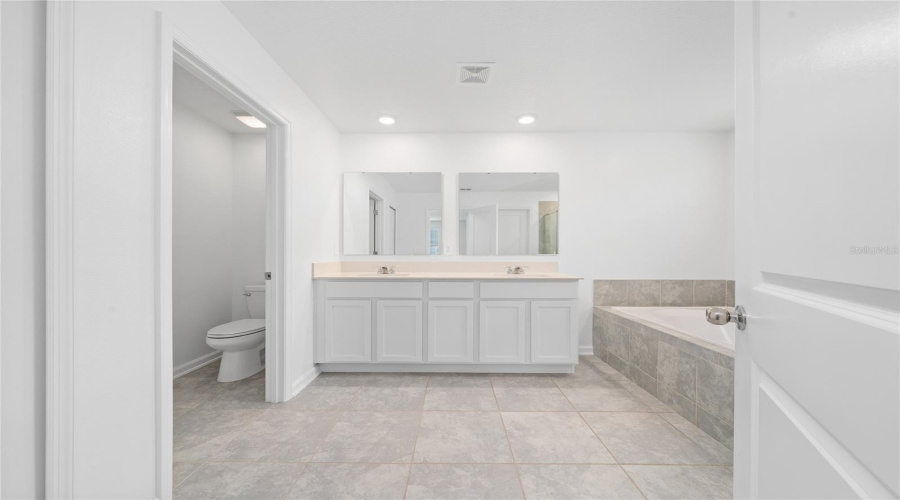 KISSIMMEE, Florida 34746, 4 Bedrooms Bedrooms, ,2 BathroomsBathrooms,Residential,For Sale,TWISTED TWIG,0,MFRS5155807